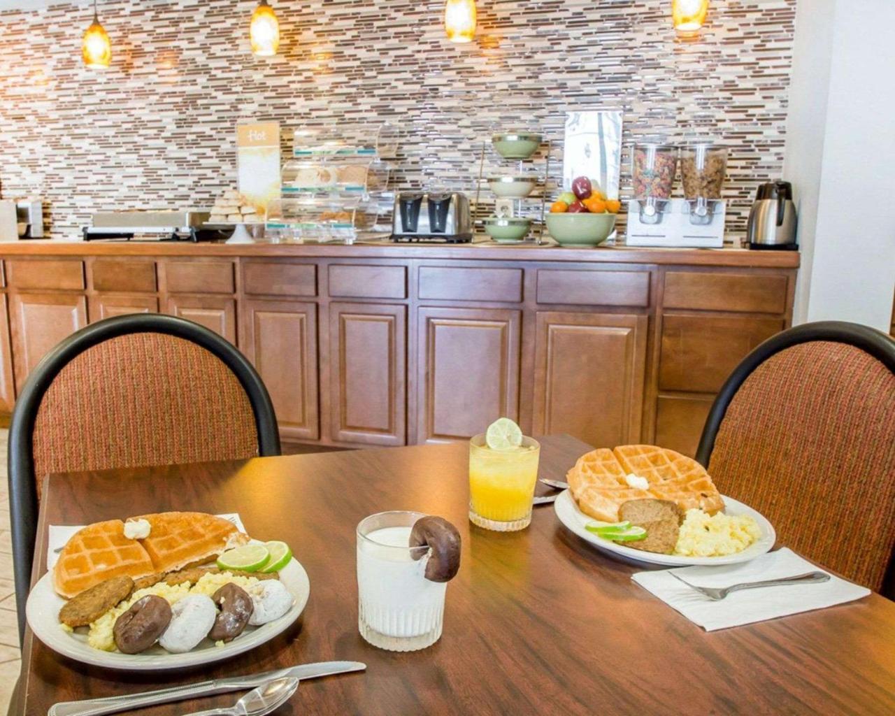 Quality Inn Us65 & E Battlefield Rd Springfield Eksteriør billede